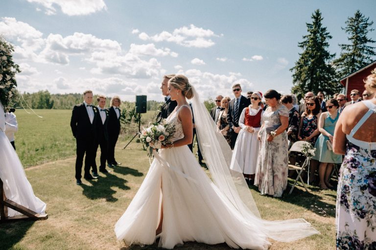 Varpu & Touko's midsummer wedding