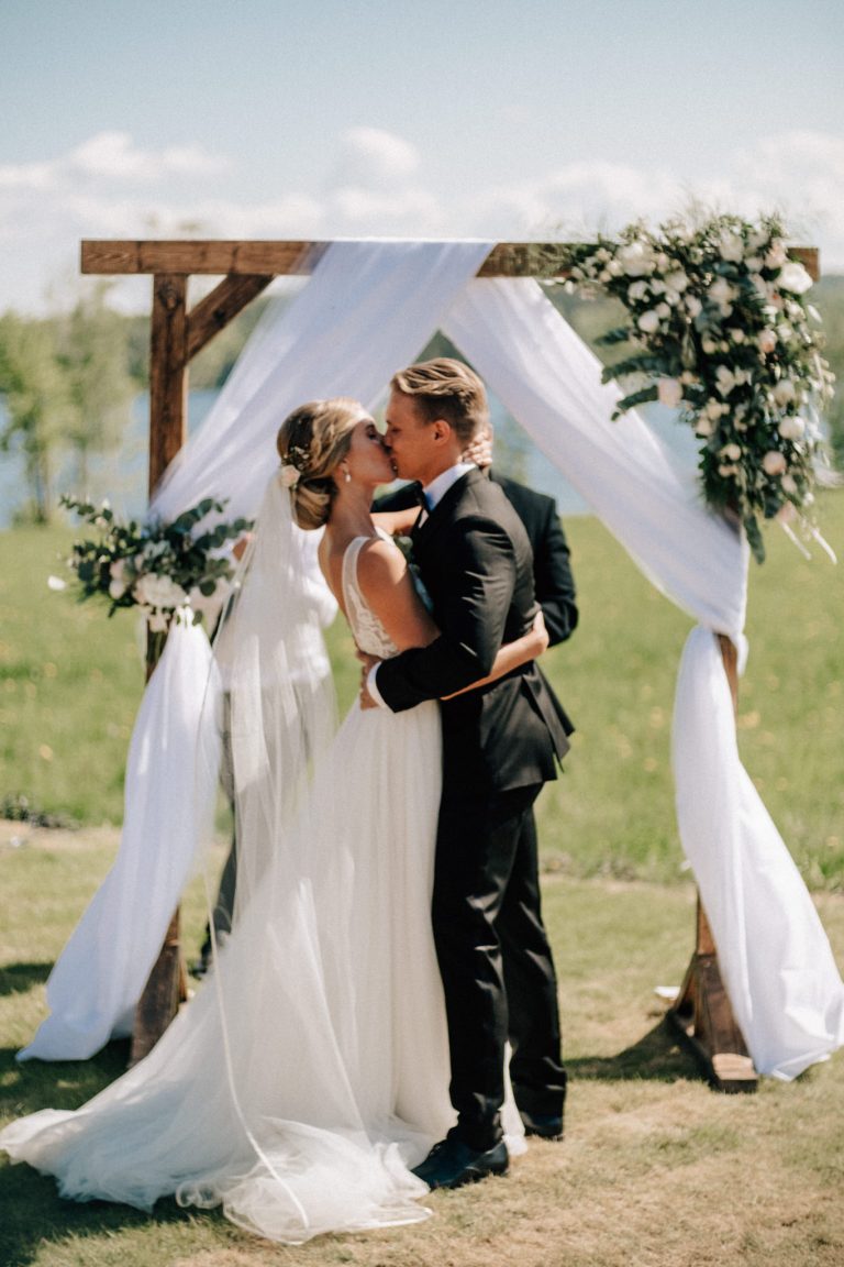 Varpu & Touko's midsummer wedding